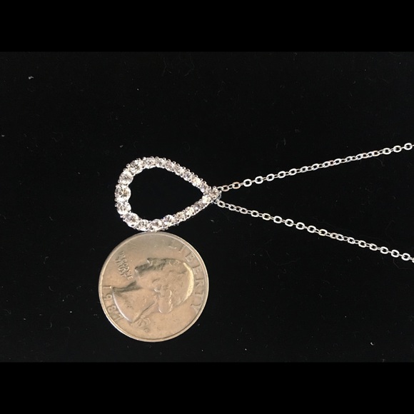 Gorgeous! Crystal Teardrop Necklace✨ - Picture 2 of 8